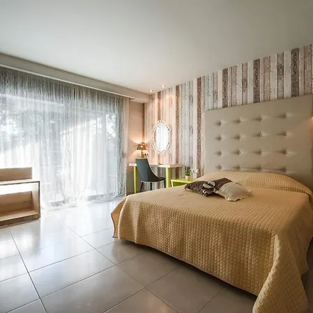 Flegra Boutique Pefkochori